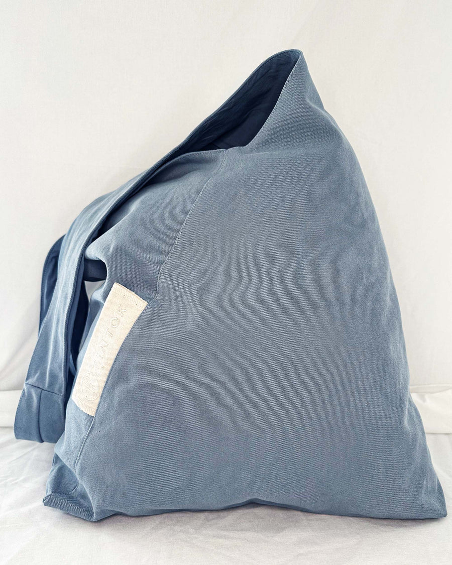 Tira Oversized Triangle Canvas Tasche - Ashley Blue